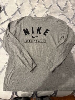 Nike boys Gray Long-Sleeve Baseball Tee